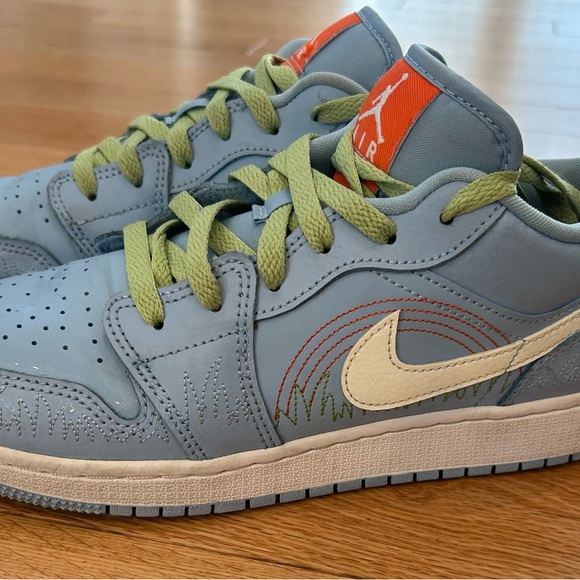 Air Jordon 1 Low SE - like brand new - Picture 2 of 3